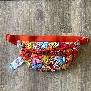 NWT Vera Bradley large Belt bag in Midday Garden Print.